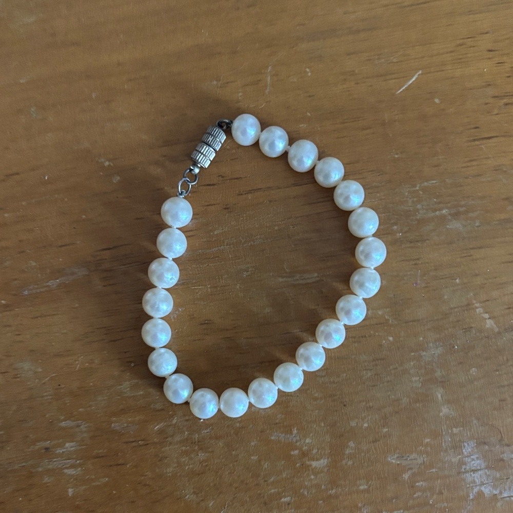Elegant Pearl Bracelet